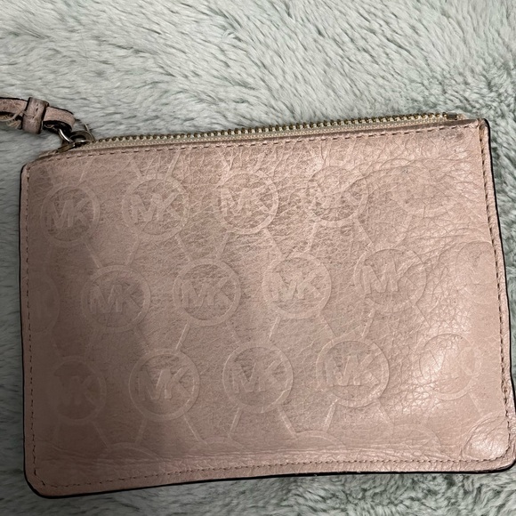 Micheal Kors Wristlet-White Leather - Picture 2 of 5